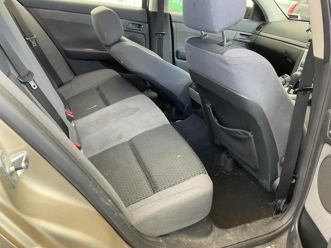 Photo '30' of Holden Commodore Omega Photo '30' of Holden Commodore Omega