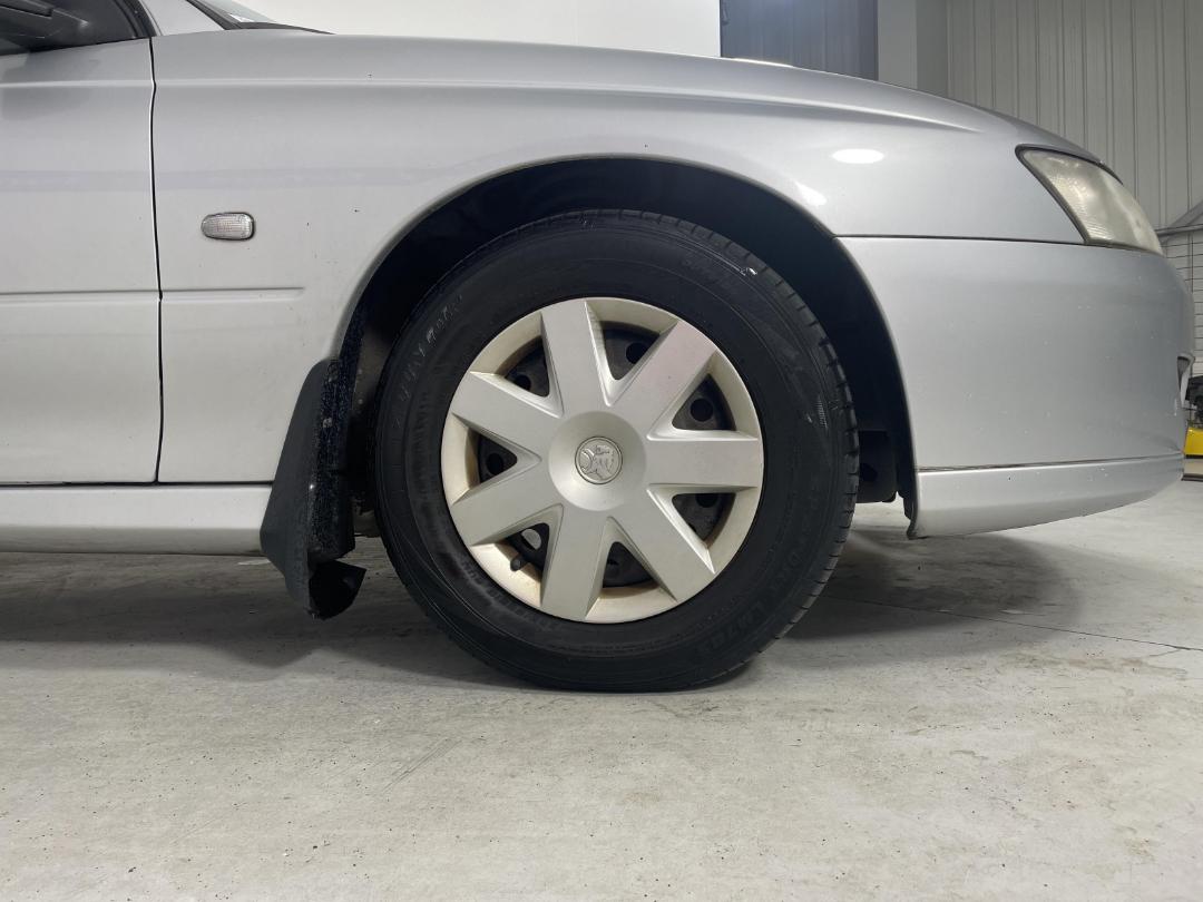 Photo '9' of Holden Commodore Photo '9' of Holden Commodore