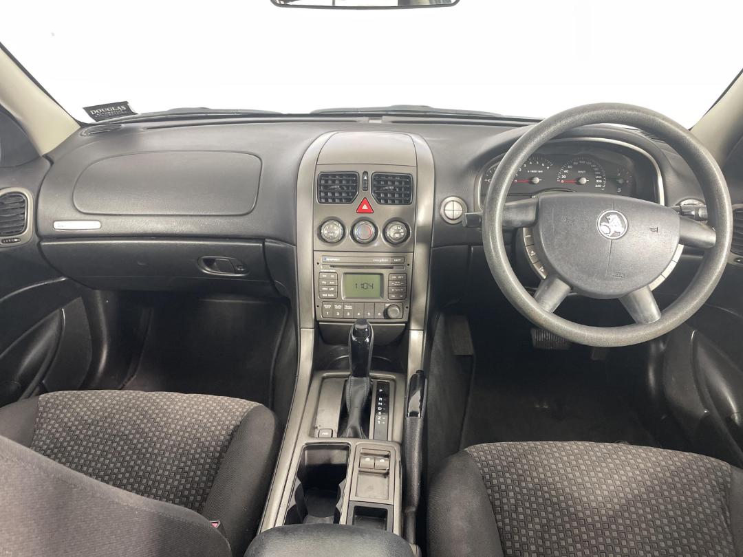 Photo '17' of Holden Commodore Photo '17' of Holden Commodore