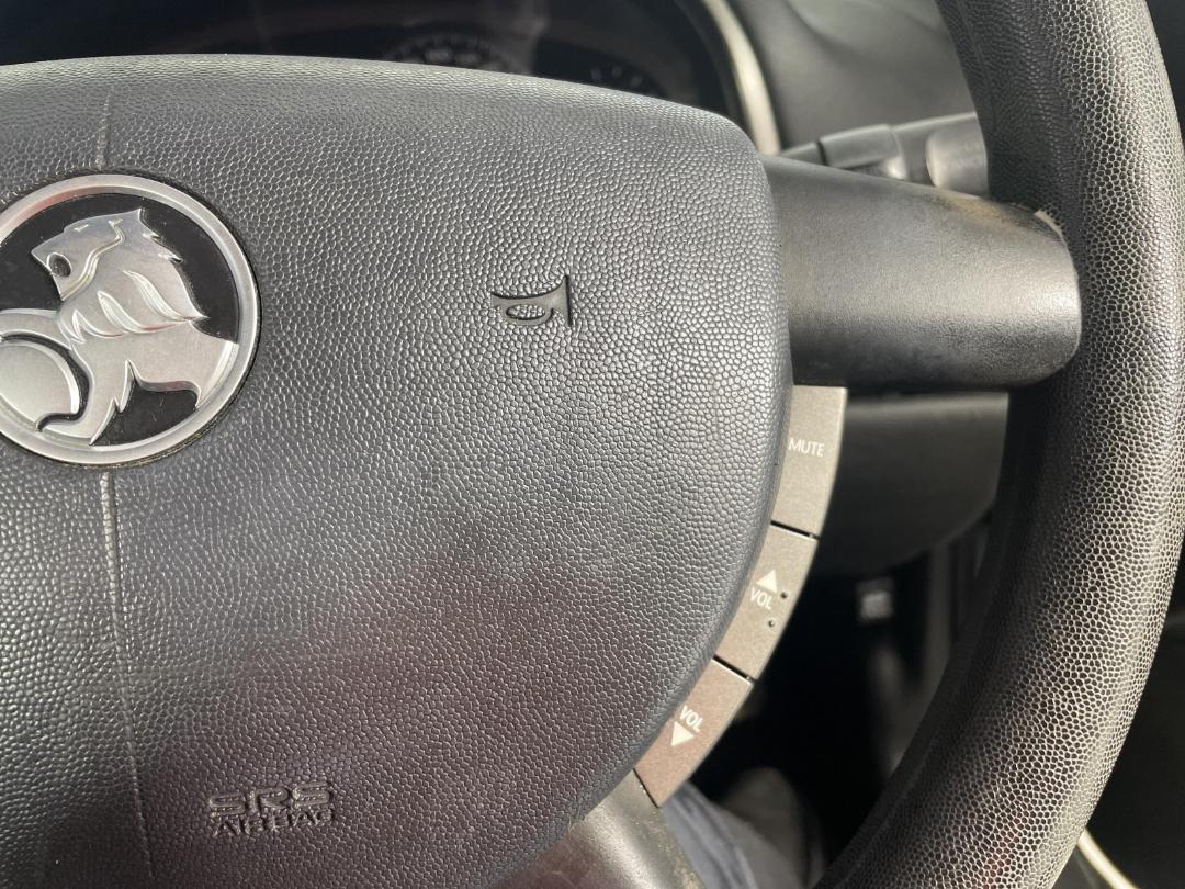 Photo '25' of Holden Commodore Photo '25' of Holden Commodore