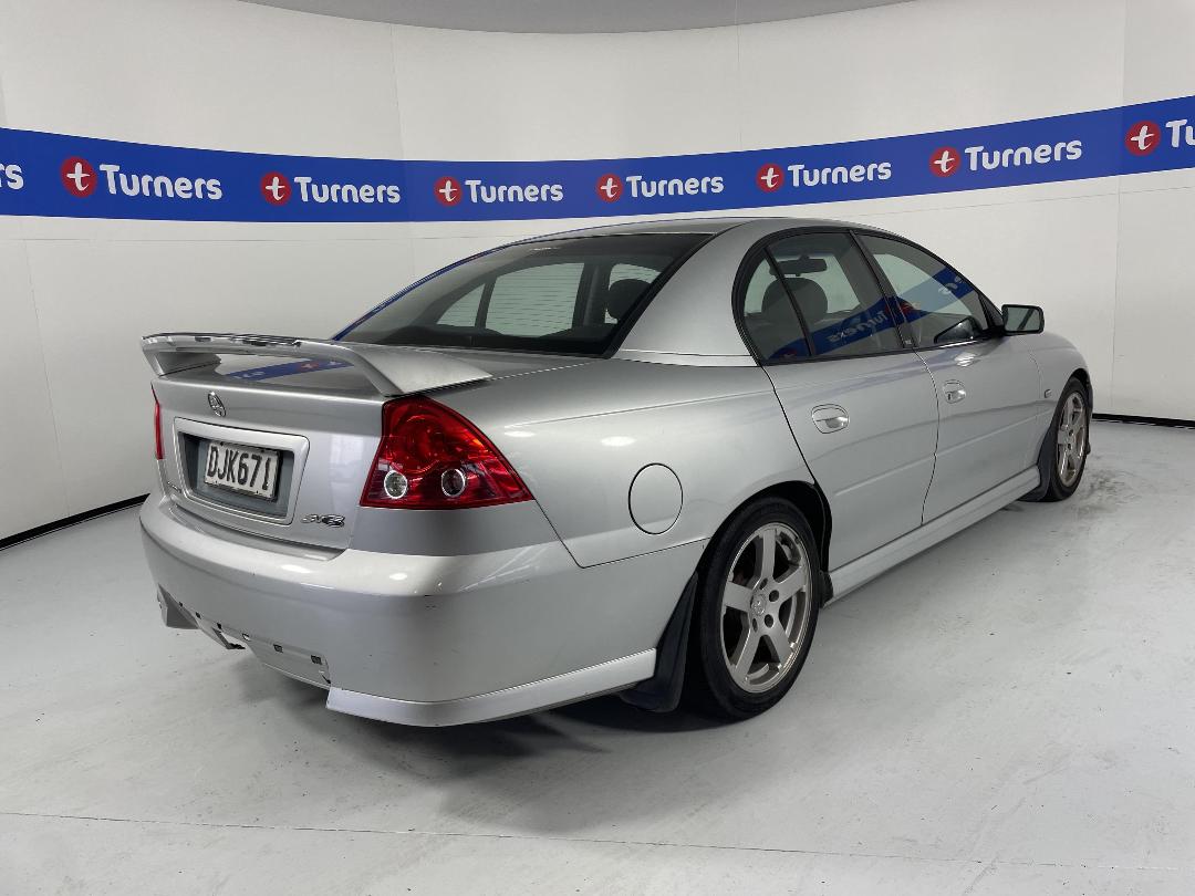 Photo '7' of Holden Commodore Photo '7' of Holden Commodore