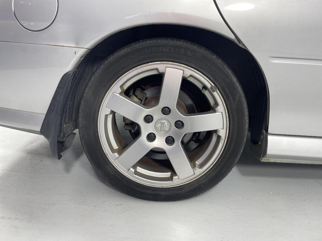 Photo '12' of Holden Commodore Photo '12' of Holden Commodore