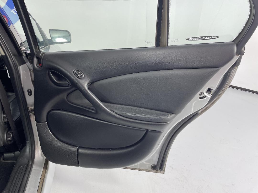 Photo '19' of Holden Commodore Photo '19' of Holden Commodore