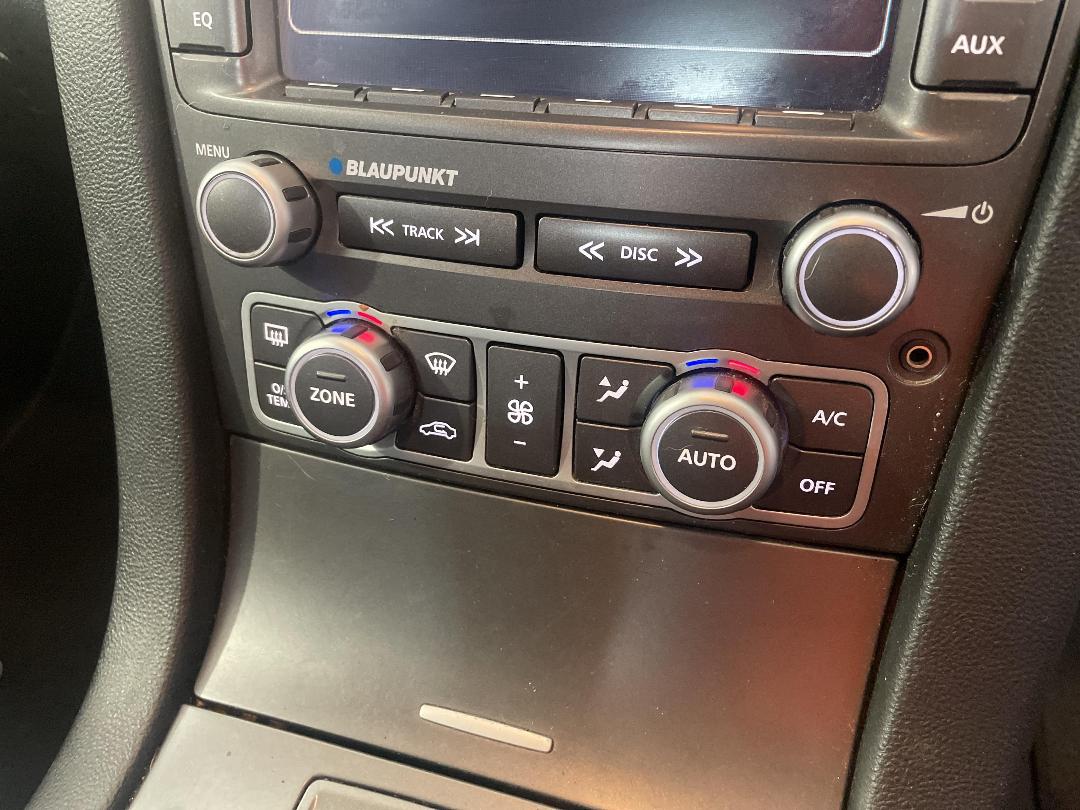 Photo '30' of Holden Commodore Photo '30' of Holden Commodore