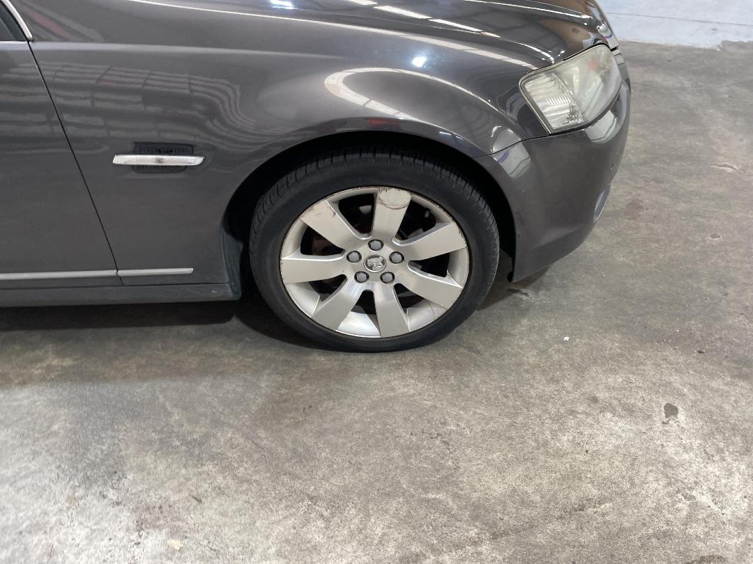 Photo '7' of Holden Commodore Calais-V V6 Photo '7' of Holden Commodore Calais-V V6