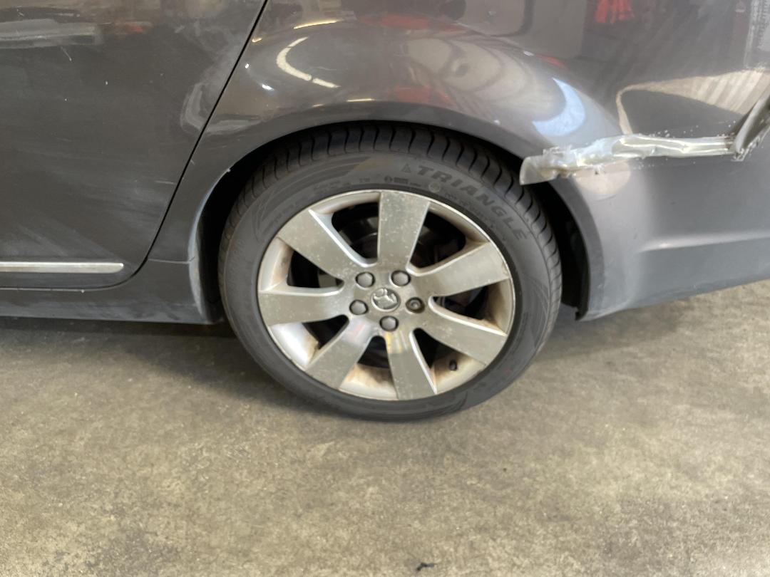 Photo '9' of Holden Commodore Calais-V V6 Photo '9' of Holden Commodore Calais-V V6