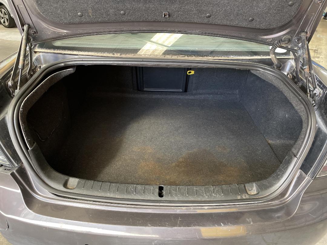 Photo '12' of Holden Commodore Calais-V V6 Photo '12' of Holden Commodore Calais-V V6