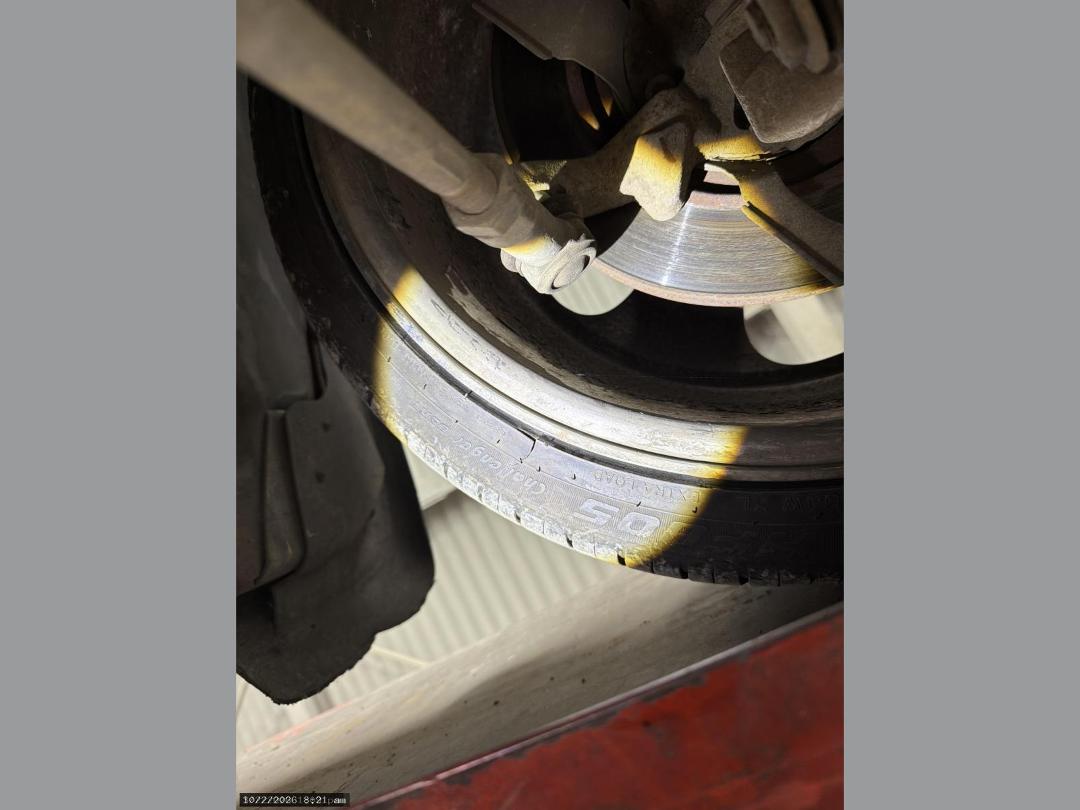 Photo '8' of Holden Commodore VZ Acclaim Photo '8' of Holden Commodore VZ Acclaim