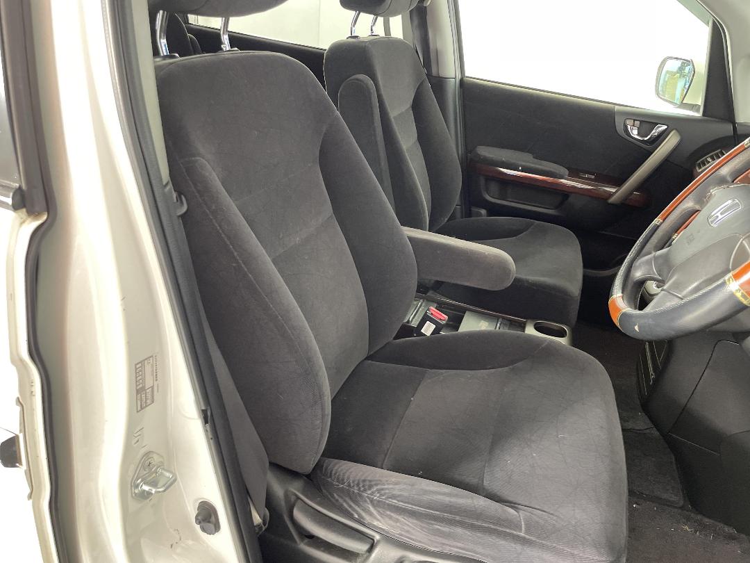 Photo '16' of Honda Elysion Photo '16' of Honda Elysion