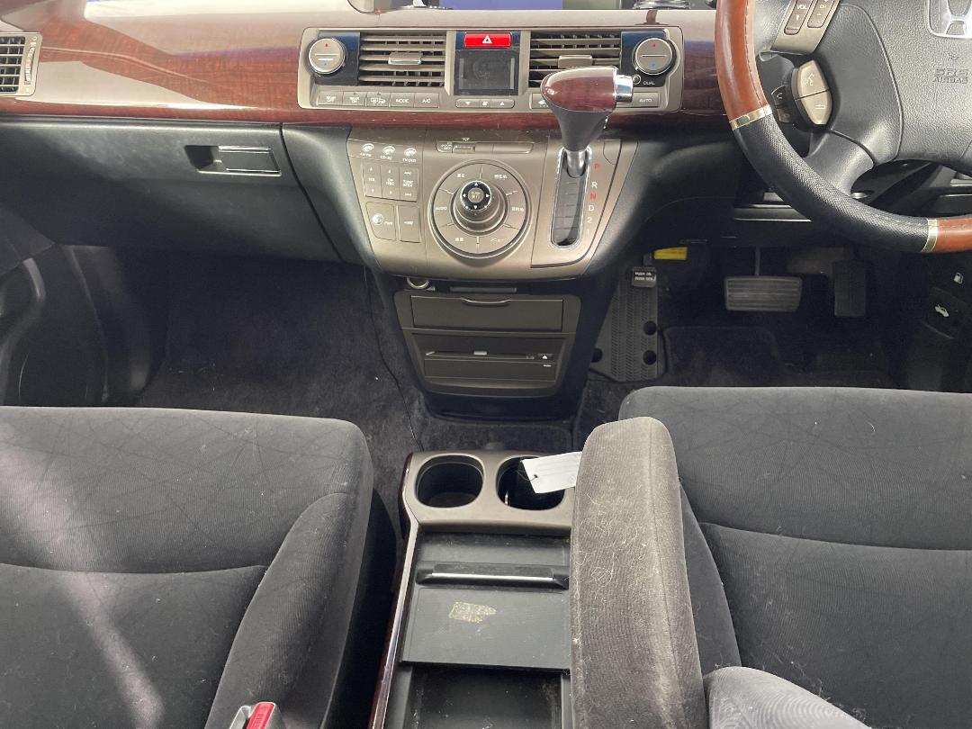 Photo '18' of Honda Elysion Photo '18' of Honda Elysion