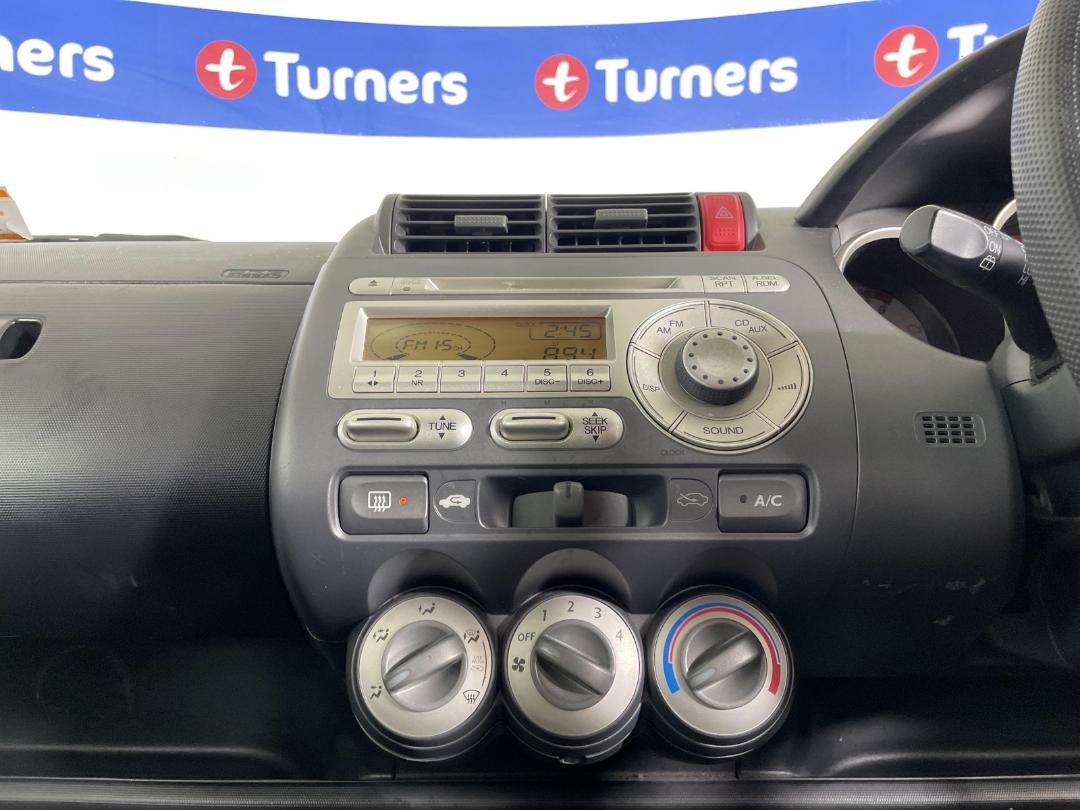 Photo '16' of Honda FIT