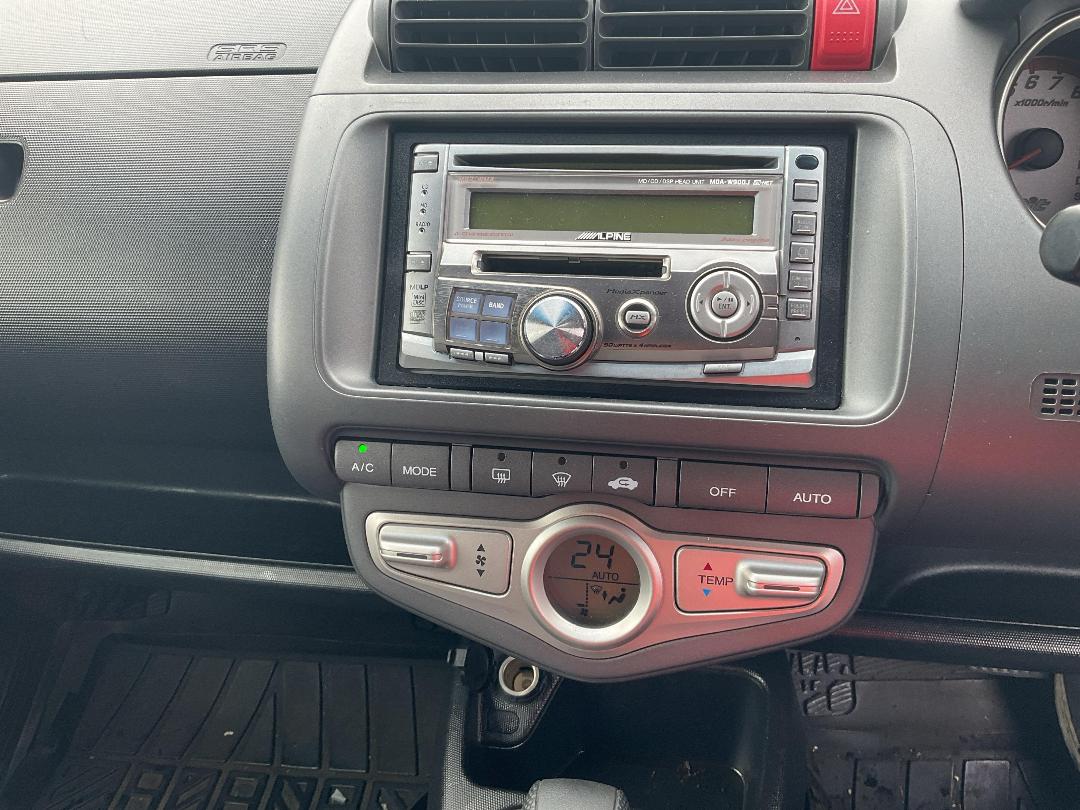 Photo '17' of Honda FIT Photo '17' of Honda FIT