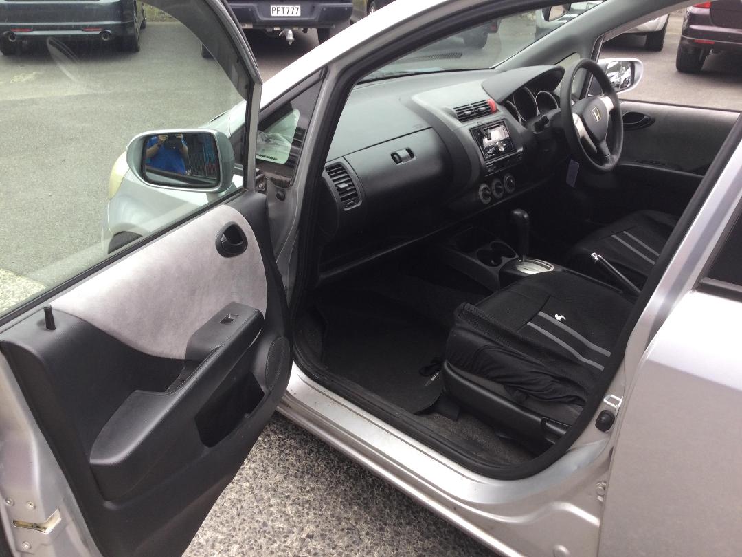 Photo '10' of Honda FIT Photo '10' of Honda FIT