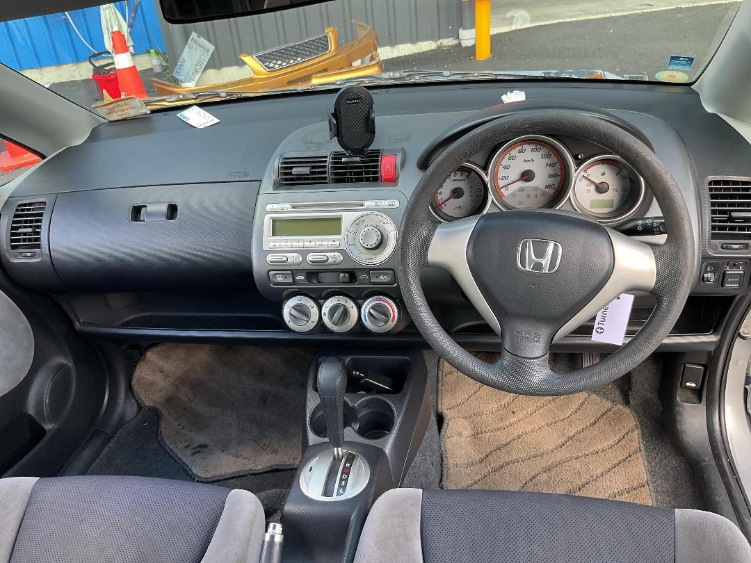 Photo '17' of Honda FIT Photo '17' of Honda FIT