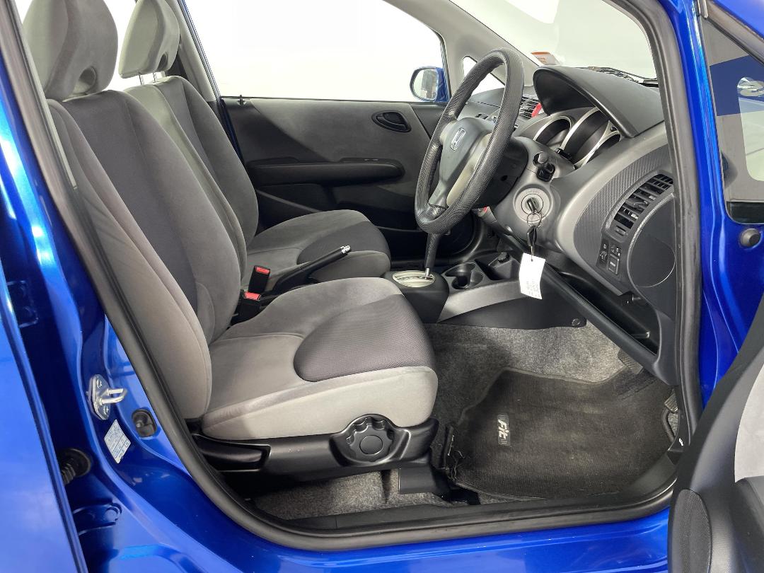 Photo '16' of Honda FIT Photo '16' of Honda FIT