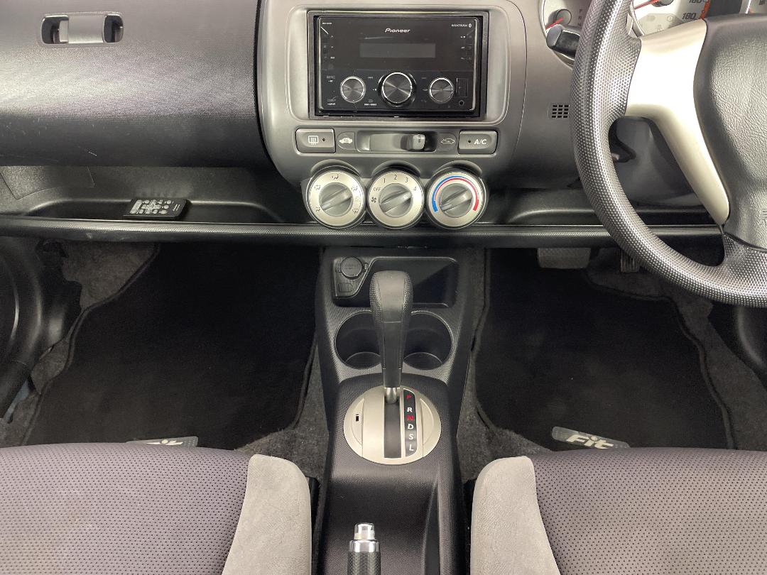 Photo '18' of Honda FIT Photo '18' of Honda FIT