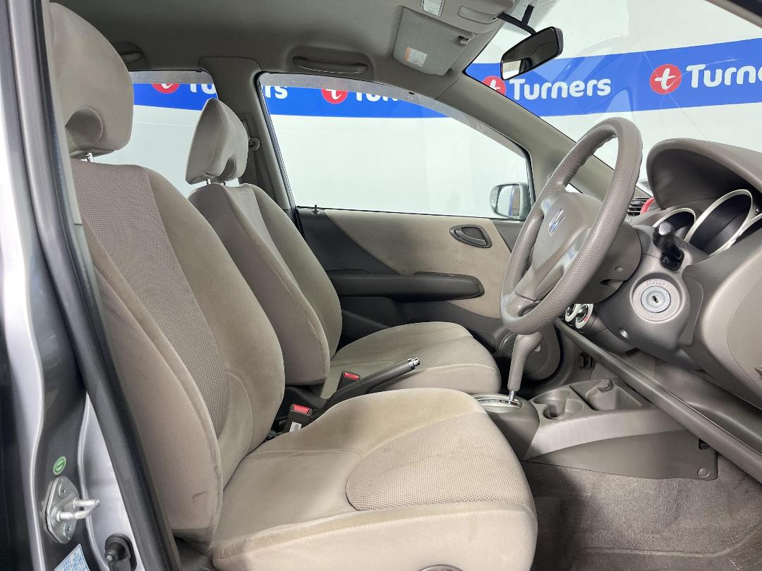 Photo '16' of Honda FIT