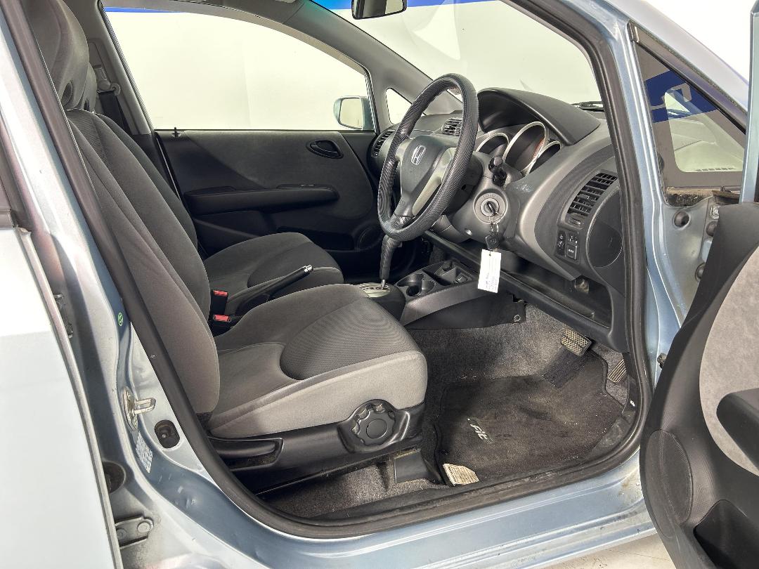 Photo '16' of Honda FIT Photo '16' of Honda FIT