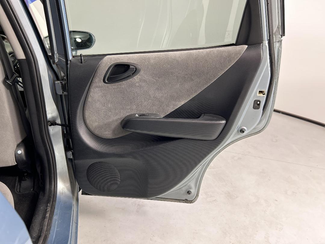 Photo '19' of Honda FIT Photo '19' of Honda FIT