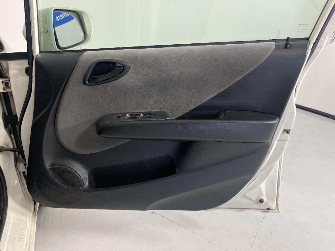 Photo '15' of Honda FIT Photo '15' of Honda FIT