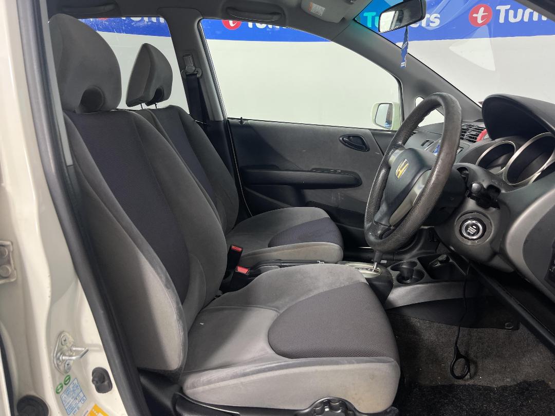 Photo '16' of Honda FIT Photo '16' of Honda FIT