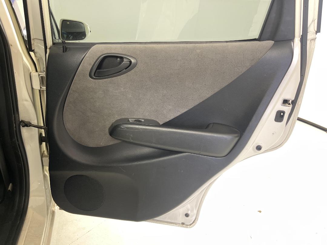 Photo '19' of Honda FIT Photo '19' of Honda FIT