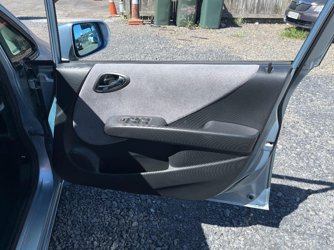 Photo '13' of Honda FIT