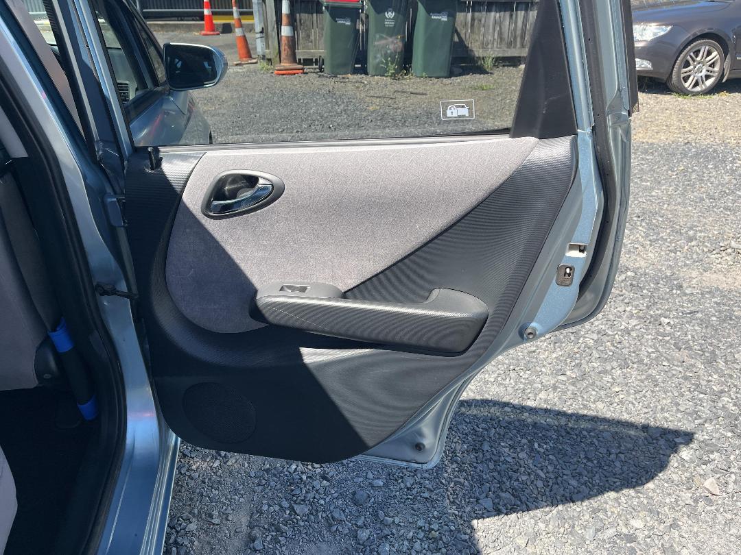 Photo '17' of Honda FIT