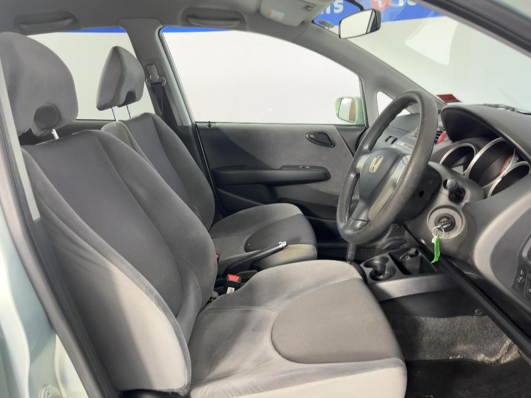 Photo '16' of Honda FIT