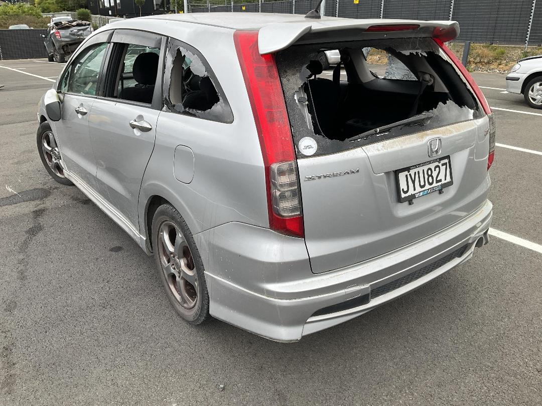 Photo '3' of Honda Stream RSZ Photo '3' of Honda Stream RSZ