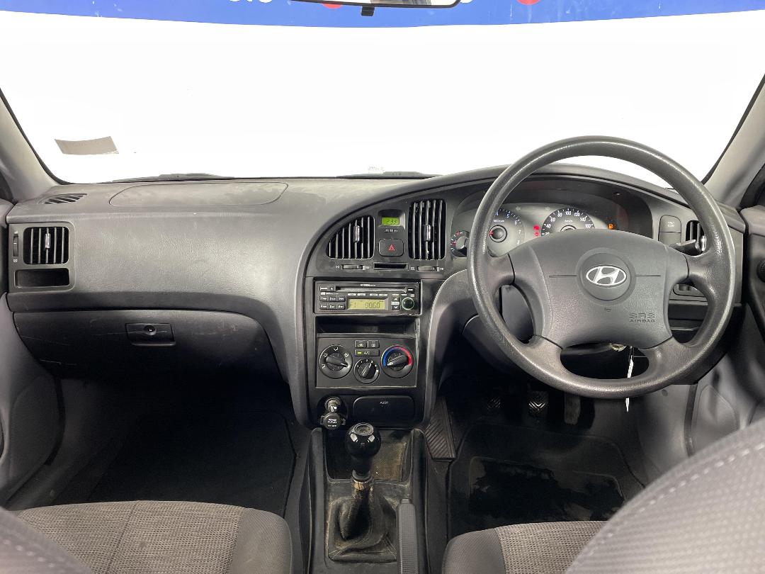 Photo '17' of Hyundai Elantra