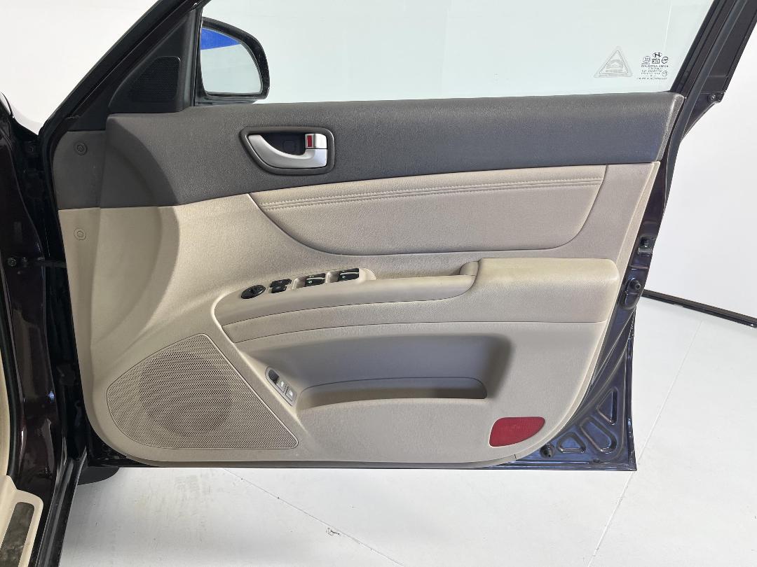 Photo '15' of Hyundai Sonata