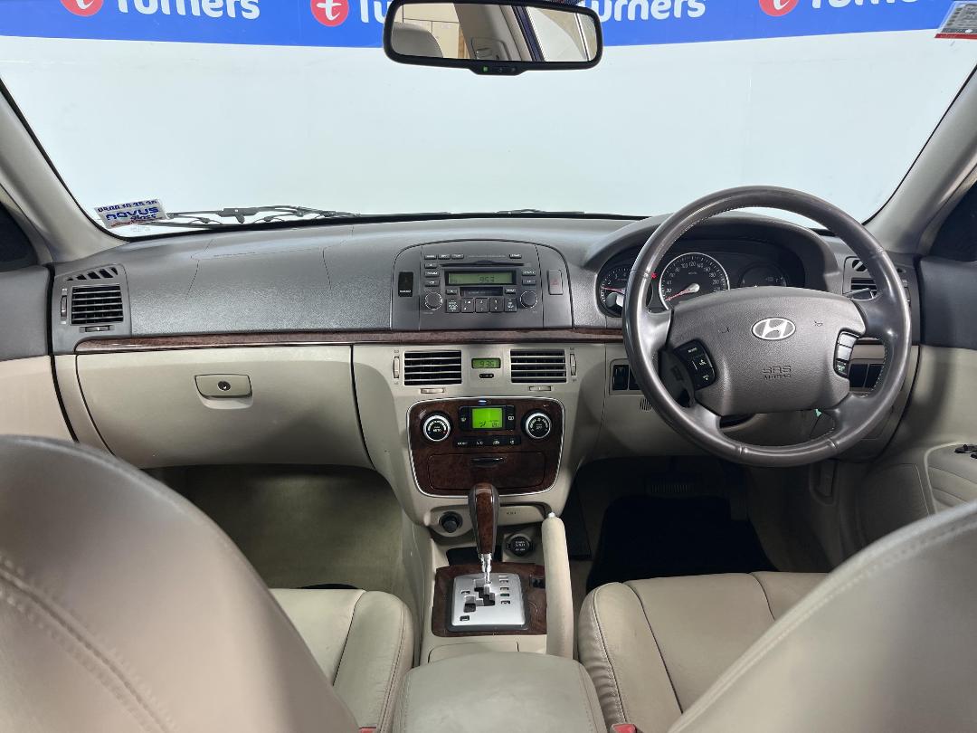 Photo '17' of Hyundai Sonata