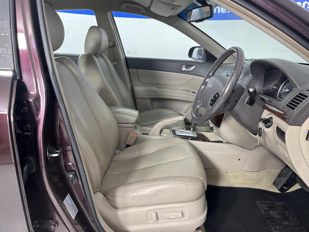 Photo '16' of Hyundai Sonata Photo '16' of Hyundai Sonata