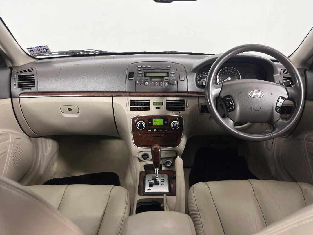 Photo '17' of Hyundai Sonata Photo '17' of Hyundai Sonata