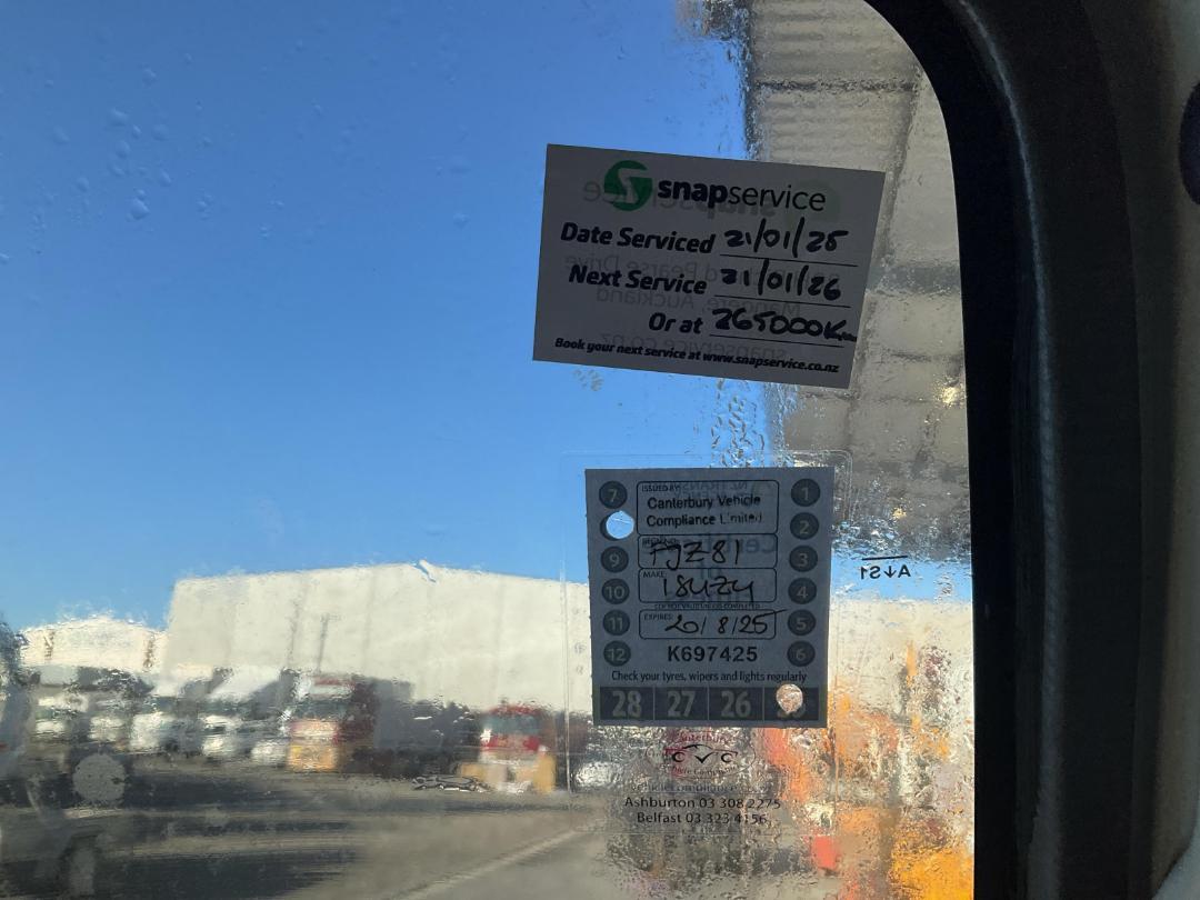 Photo '19' of Isuzu ELF Box Body