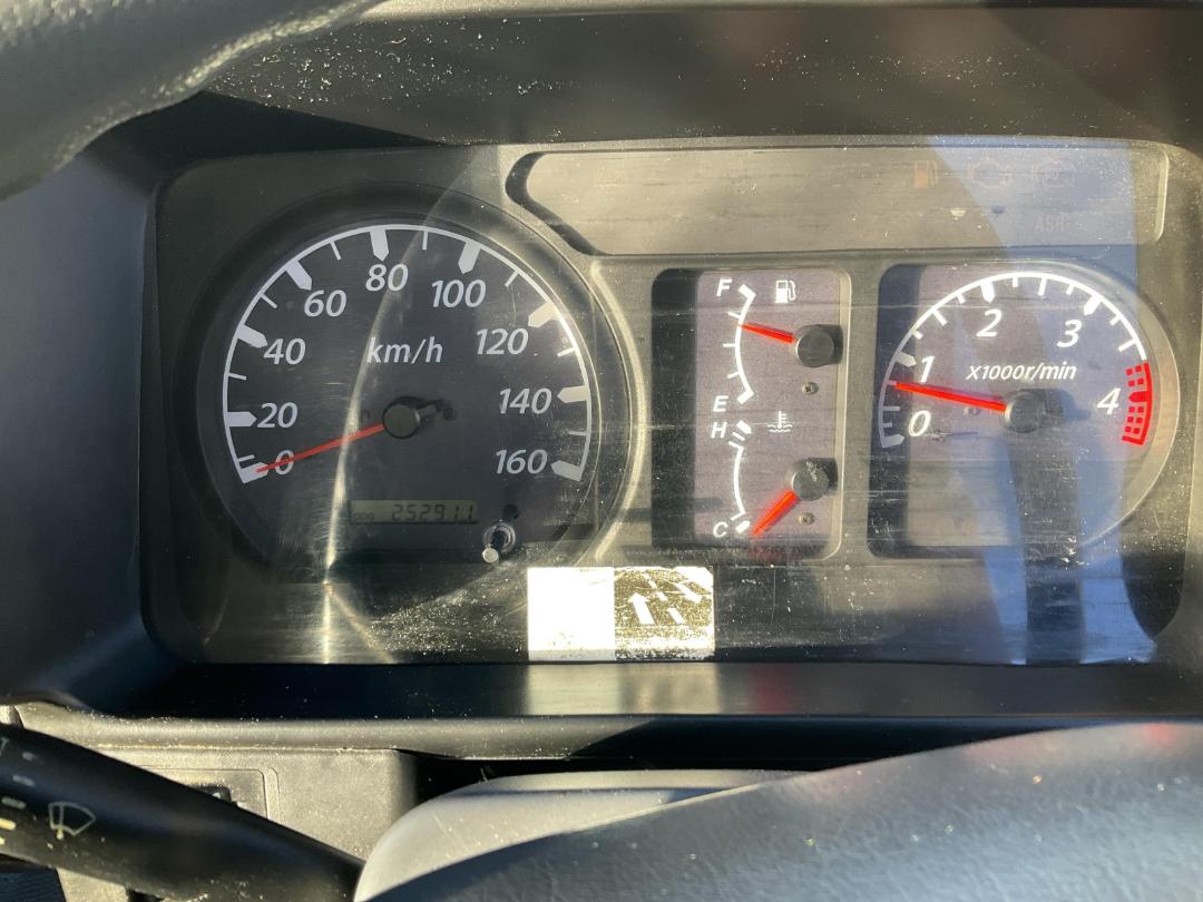 Photo '17' of Isuzu ELF Box Body