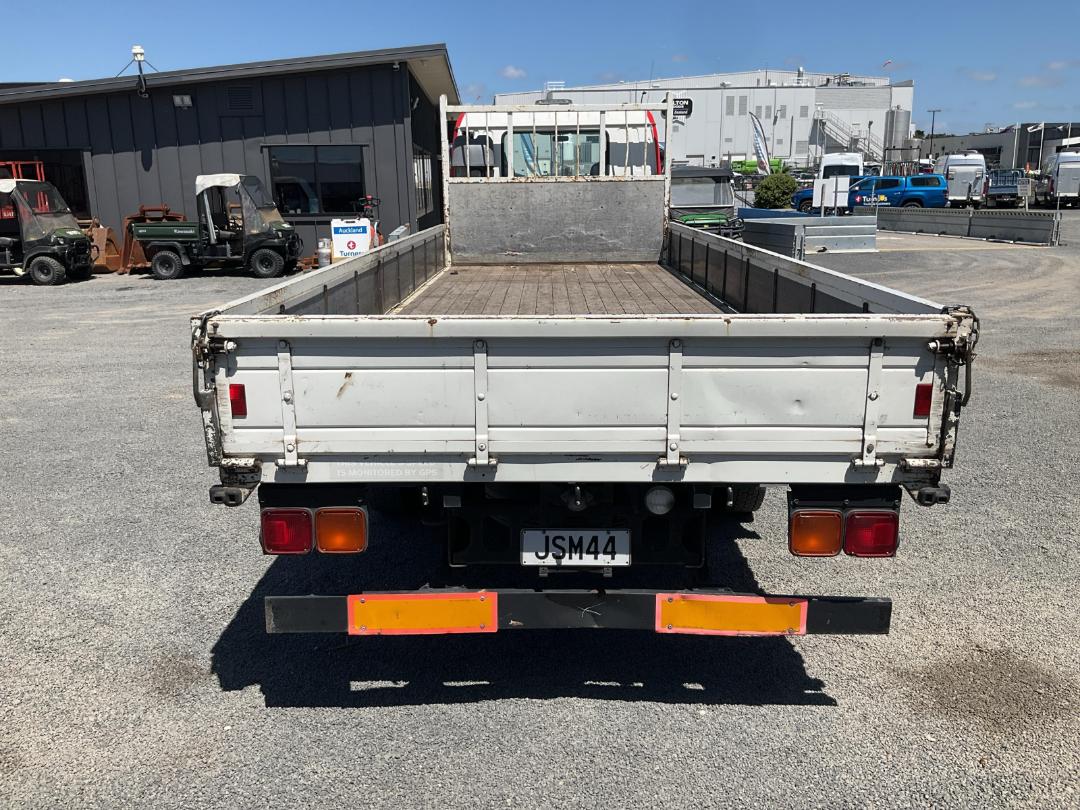 Photo '5' of Isuzu Forward Flat Deck Photo '5' of Isuzu Forward Flat Deck