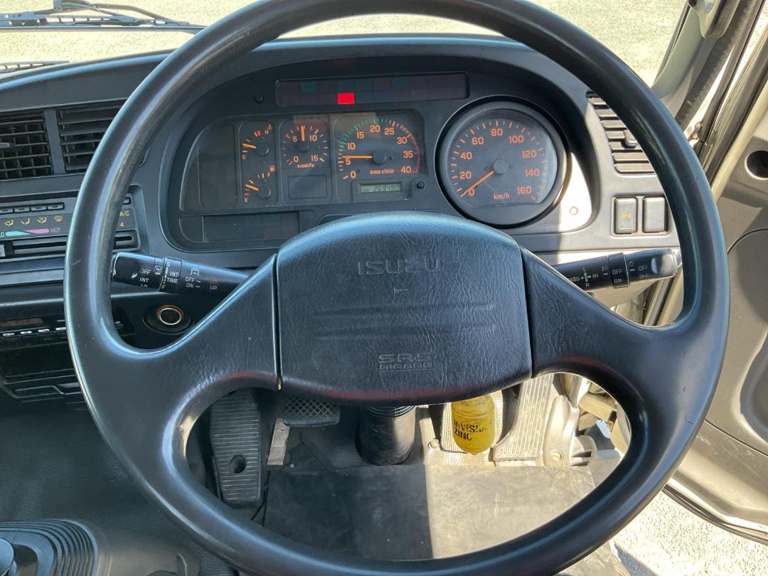 Photo '18' of Isuzu Forward Flat Deck Photo '18' of Isuzu Forward Flat Deck