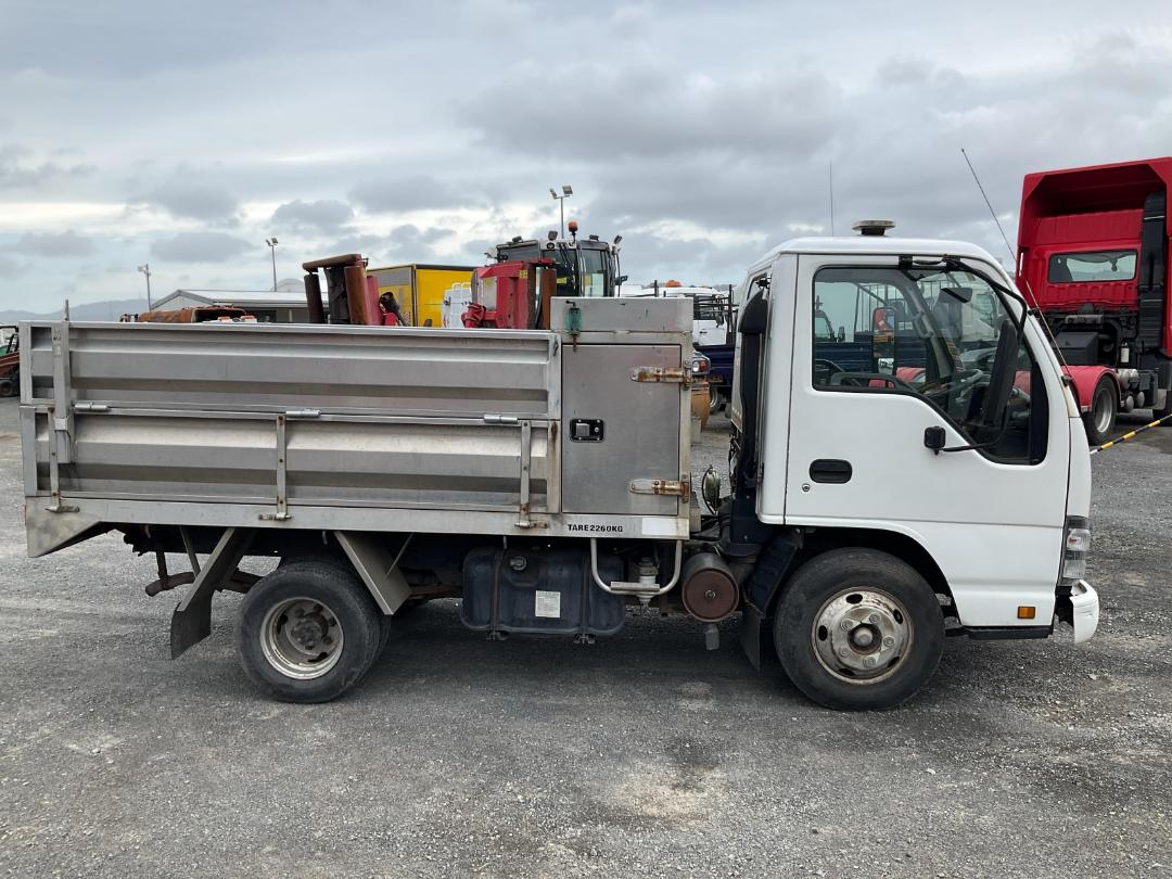 Photo '3' of Isuzu NKR 250FL Tipper