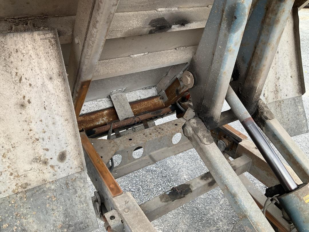 Photo '18' of Isuzu NKR 250FL Tipper