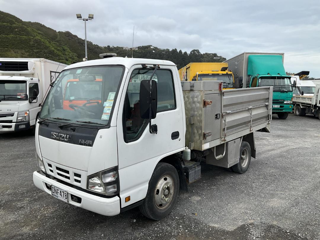 Photo '11' of Isuzu NKR 250FL Tipper