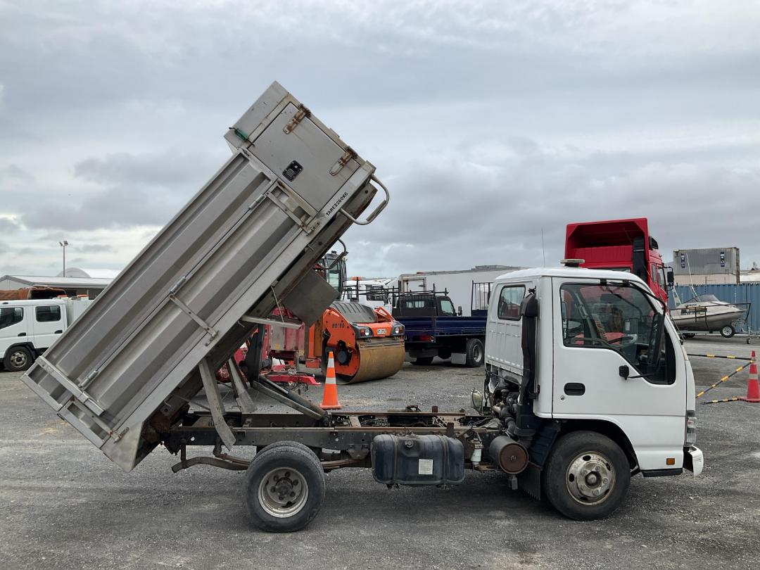 Photo '4' of Isuzu NKR 250FL Tipper