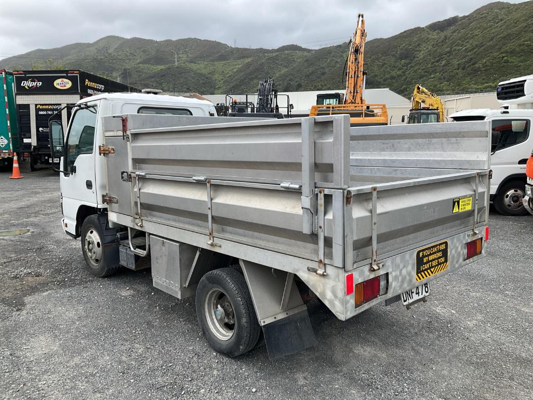 Photo '9' of Isuzu NKR 250FL Tipper