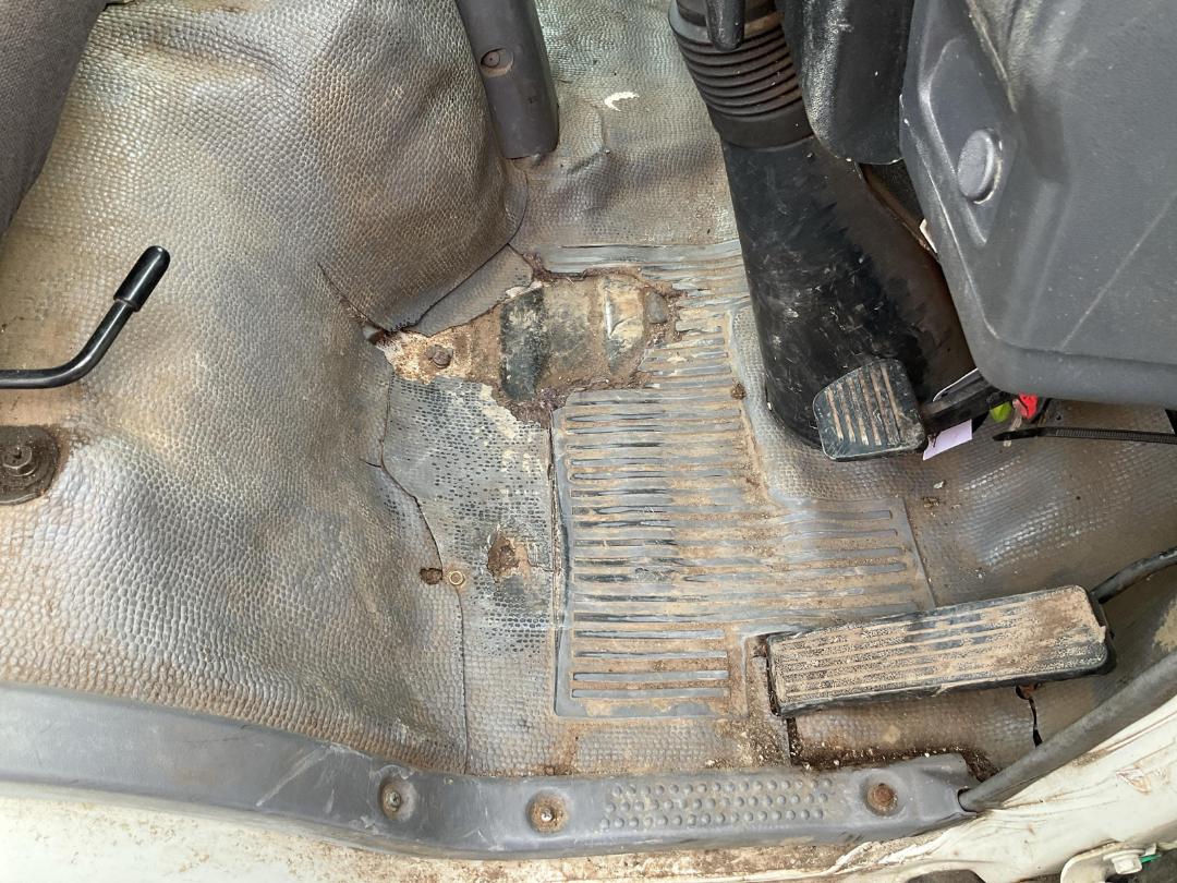 Photo '19' of Isuzu NKR 250FL Tipper