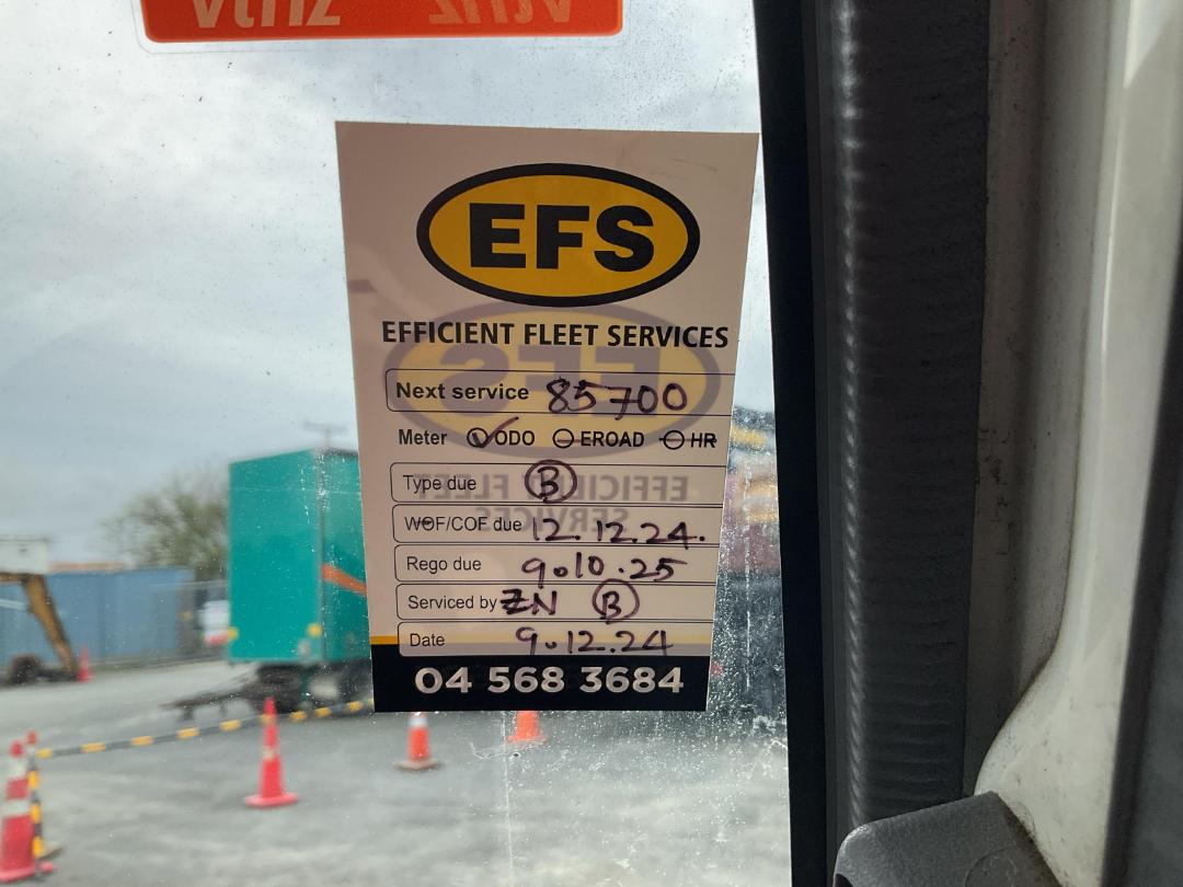 Photo '30' of Isuzu NKR 250FL Tipper