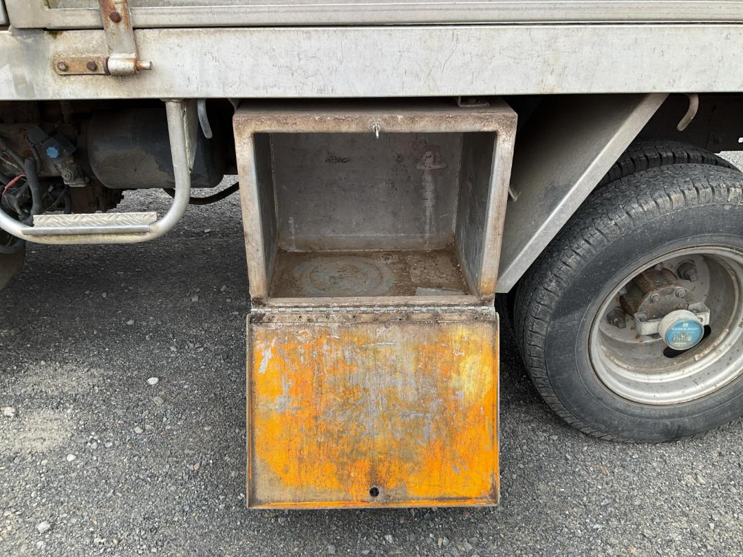 Photo '21' of Isuzu NKR 250FL Tipper