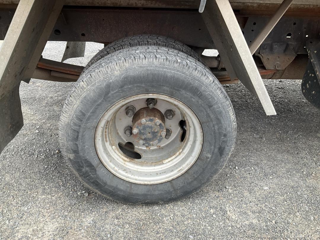 Photo '32' of Isuzu NKR 250FL Tipper