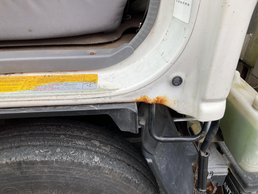 Photo '35' of Isuzu NKR 250FL Tipper