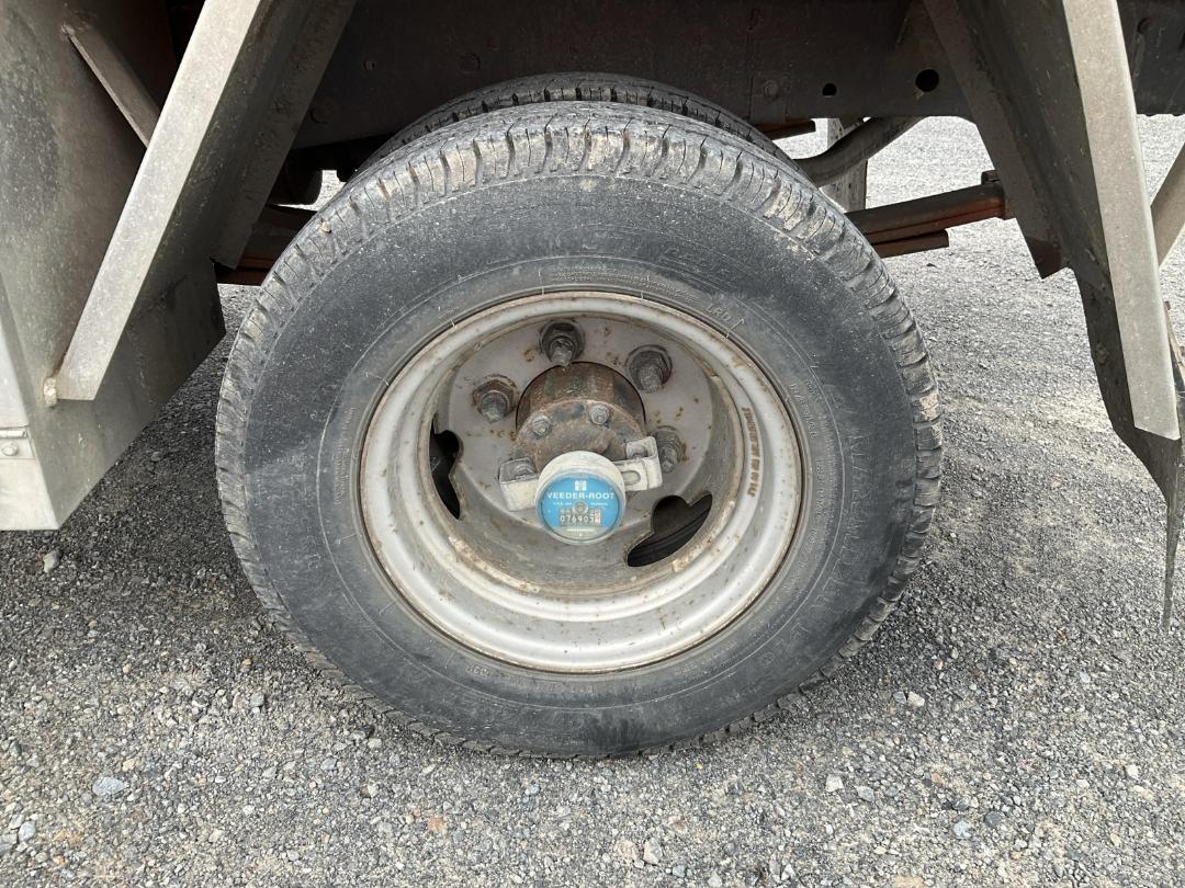 Photo '33' of Isuzu NKR 250FL Tipper